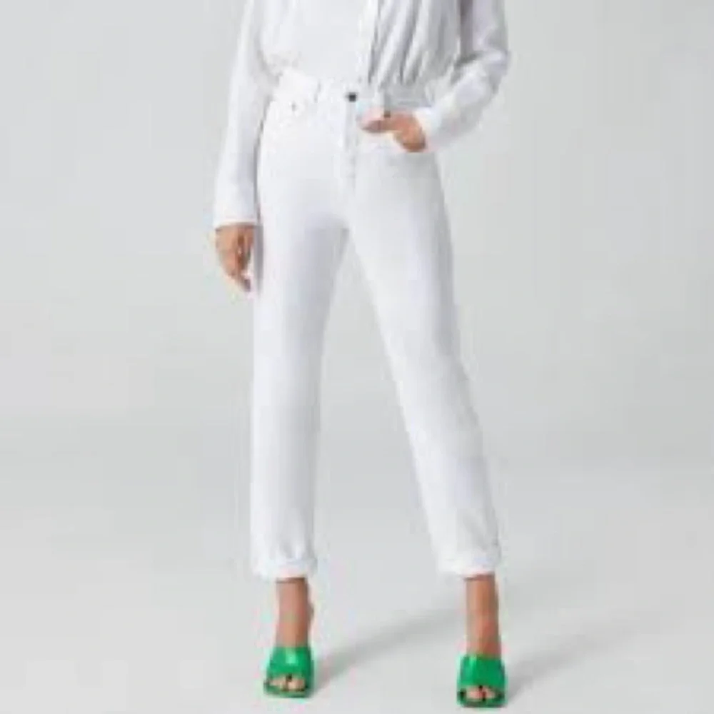Denim Forum by Aritzia Boyfriend High Rise Loose White Jeans